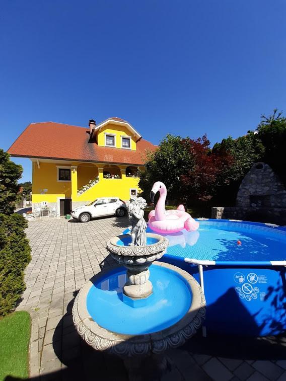 Apartma Ajda Komenda Exterior foto