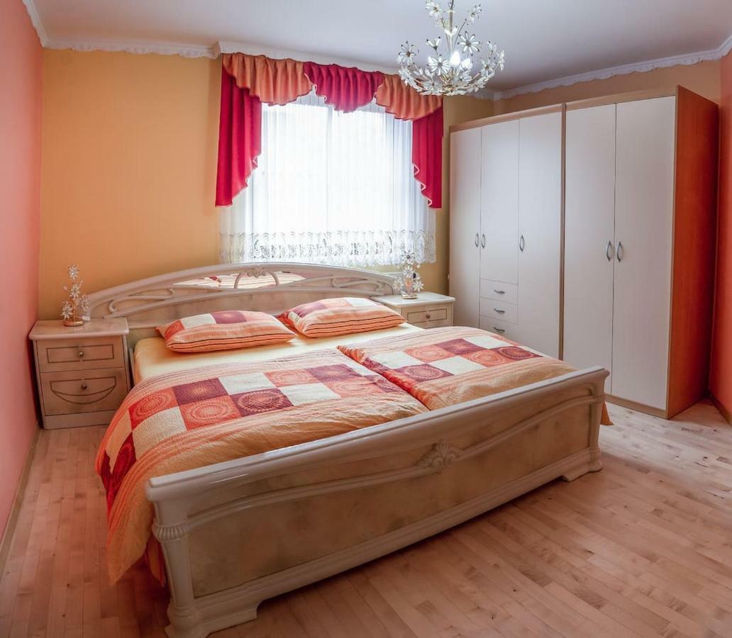 Apartma Ajda Komenda Exterior foto